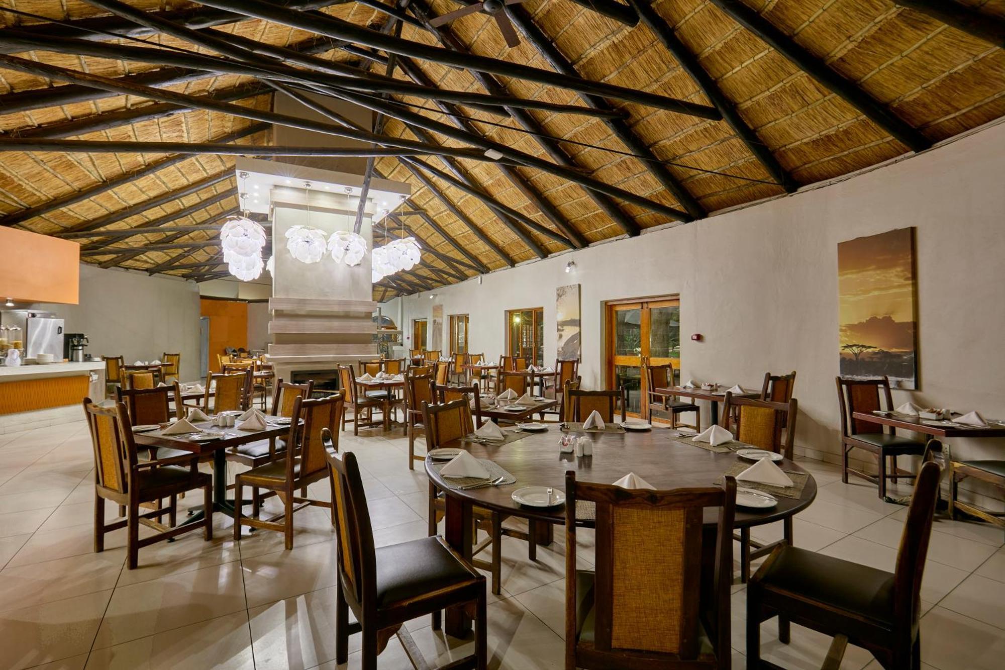 Cresta Marang Gardens Hotel Francistown Ngoại thất bức ảnh
